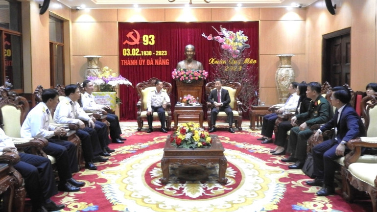 Bộ Tư lệnh Vùng 3 Hải quân thăm, chúc Tết Đảng bộ, chính quyền, nhân dân Đà Nẵng.