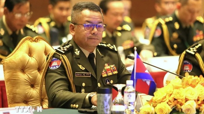 Phó Thủ tướng, Bộ trưởng Quốc phòng Campuchia Tea Seiha phát biểu tại cuộc gặp. (Ảnh: Hoàng Minh/TTXVN)