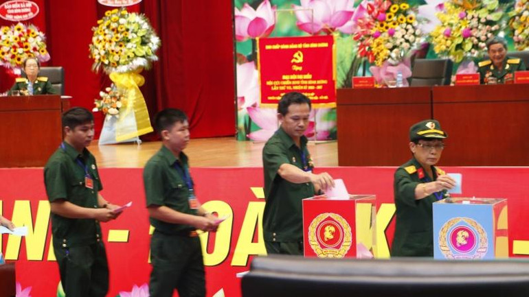 Bầu Ban Chấp hành Hội Cựu chiến binh tỉnh Bình Dương nhiệm kỳ mới.