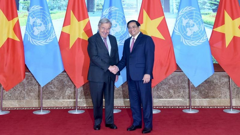 Thủ tướng Phạm Minh Chính và Tổng Thư ký Liên hợp quốc António Guterres. (Ảnh: Trần Hải)