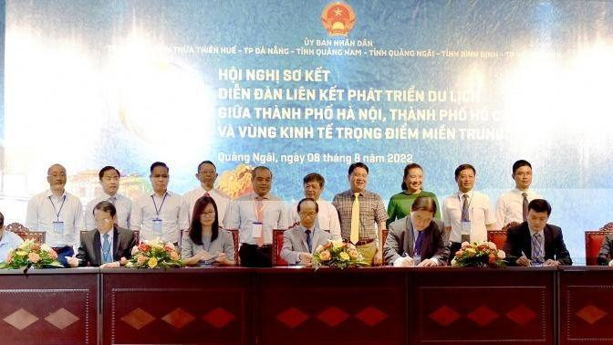 Hiệp hội Du lịch các tỉnh thành trong vùng liên kết ký kết hợp tác phát triển du lịch.