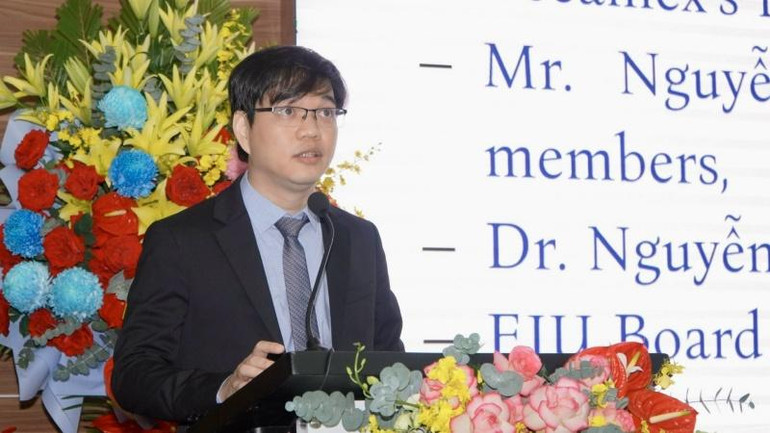 Tân Hiệu trưởng EIU Ngô Minh Đức phát biểu tại buổi lễ.