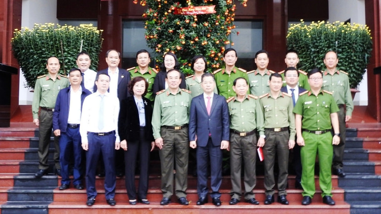 Đồng chí Nguyễn Văn Quảng, Bí thư Thành ủy Đà Nẵng thăm, chúc Tết lực lượng Công an thành phố Đà Nẵng.