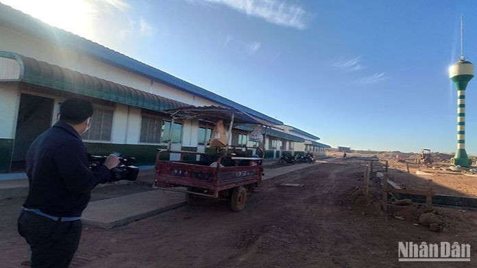 Doanh nghiệp Việt Nam xây dựng nhà ở cho công nhân tại huyện Koun Mom, tỉnh Ratanakiri, Campuchia (Ảnh: Nguyễn Hiệp)