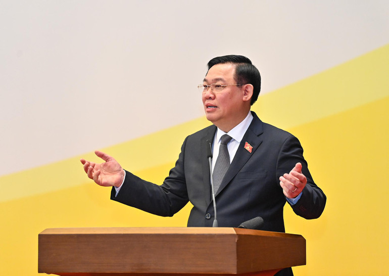 Chủ tịch Quốc hội Vương Đình Huệ phát biểu chỉ đạo và kết luận Hội nghị.