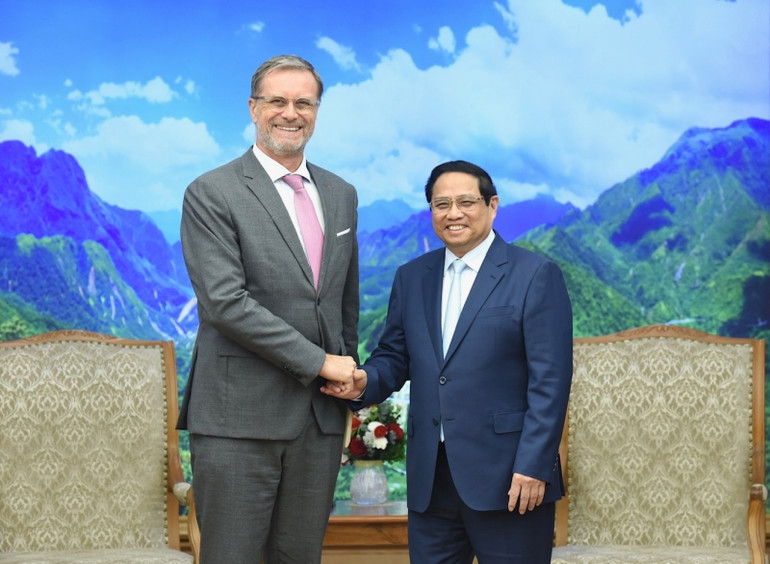 Thủ tướng Phạm Minh Chính tiếp Đại sứ Pháp Olivier Brochet. (Ảnh: Trần Hải)