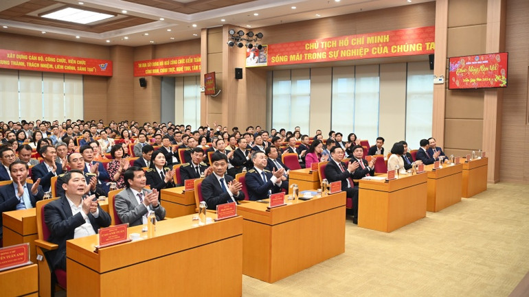 Chủ tịch Quốc hội Vương Đình Huệ và các đại biểu thăm, chúc Tết tại Kiểm toán Nhà nước. (Ảnh: DUY LINH) Chủ tịch Quốc hội Vương Đình Huệ và các đại biểu thăm, chúc Tết tại Kiểm toán Nhà nước. (Ảnh: DUY LINH)