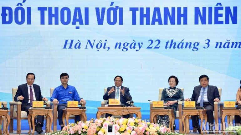 Thủ tướng Phạm Minh Chính và các đại biểu đối thoại với thanh niên.