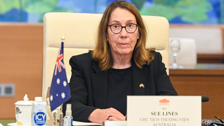 Chủ tịch Thượng viện Australia Sue Lines phát biểu tại buổi tiếp. (Ảnh: DUY LINH)