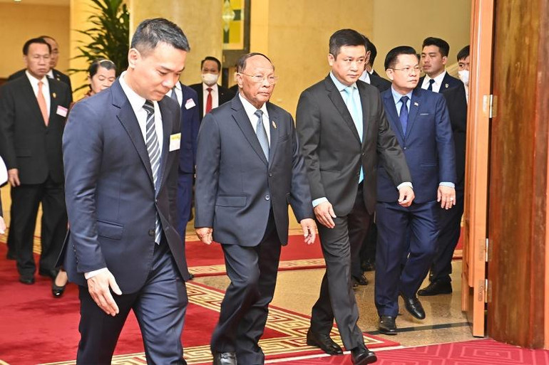 Chủ tịch Danh dự Đảng Nhân dân Campuchia, Chủ tịch Quốc hội Samdech Heng Samrin dẫn đầu đoàn đại biểu cấp cao Vương quốc Campuchia đến chào Tổng Bí thư Nguyễn Phú Trọng.