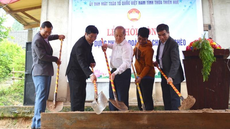 Khởi công nhà đại đoàn kết cho hộ nghèo tại thôn Đút 2, xã Hồng Kim (huyện A Lưới).