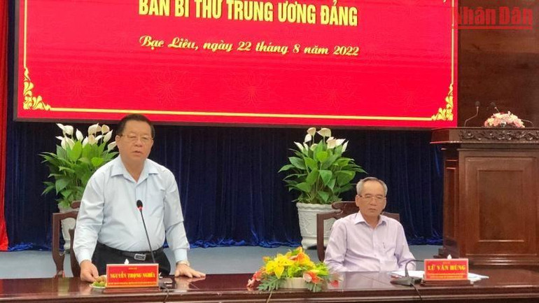 Đồng chí Nguyễn Trọng Nghĩa phát biểu ý kiến chỉ đạo tại buổi làm việc với Ban Thường vụ Tỉnh ủy Bạc Liêu. (Ảnh Trọng Duy)