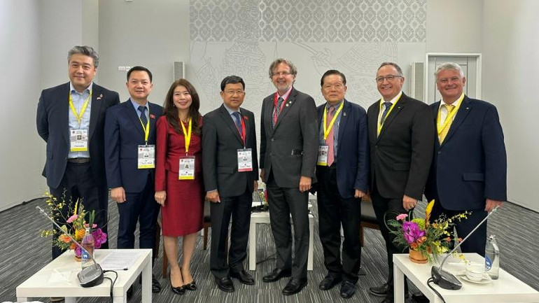 Đoàn Việt Nam tiếp song phương Đoàn Quốc hội Canada.