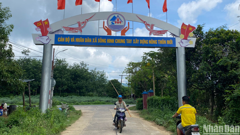 Từ xã đặc biệt khó khăn, xã Sông Hinh, huyện Sông Hinh, Phú Yên đã đạt chuẩn nông thôn mới.