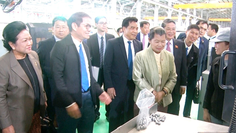 Đoàn đại biểu Nghị sĩ hữu nghị giữa Nghị viện hai nước Việt Nam-Campuchia thăm nhà máy lắp ráp ô-tô THACO Chu Lai.