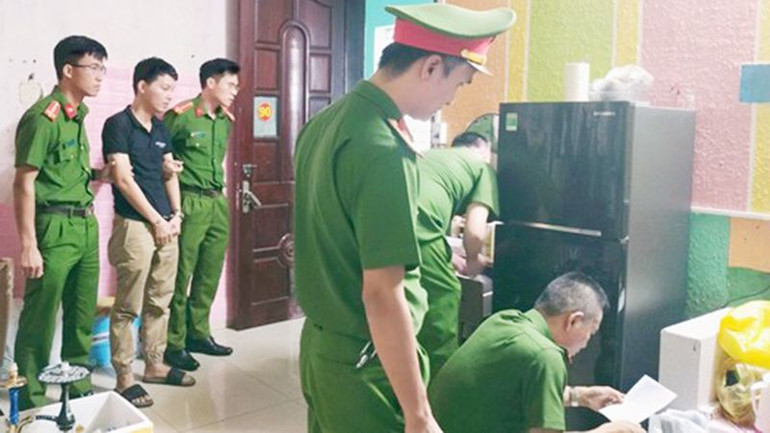 Công an khám xét nơi ở của đối tượng Bùi Nguyên Thái Ngọc Công an khám xét nơi ở của đối tượng Bùi Nguyên Thái Ngọc