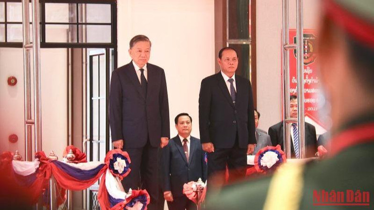 Phó Thủ tướng, Đại tướng, Bộ trưởng Công an Lào Vilay Lakhamphong chủ trì lễ đón chính thức Đại tướng, Bộ trưởng Công an Tô Lâm. (Ảnh: Trịnh Quốc Dũng)