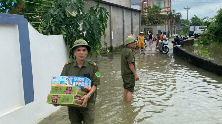 Tiếp tế lương thực, thực phẩm cho nhân dân huyện Chương Mỹ. Tiếp tế lương thực, thực phẩm cho nhân dân huyện Chương Mỹ.