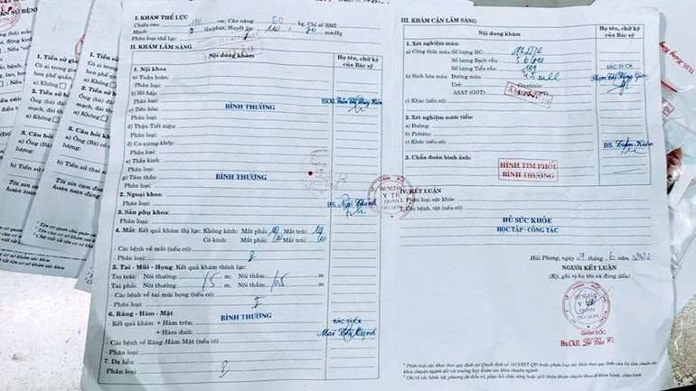 Các Giấy khám sức khỏe giả bị thu giữ. (Ảnh: Công an cung cấp). Các Giấy khám sức khỏe giả bị thu giữ. (Ảnh: Công an cung cấp).