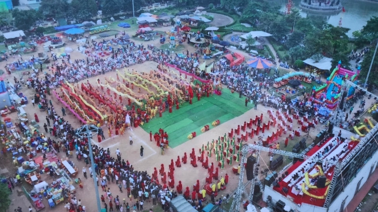 Lễ hội Bình Đà - Di sản văn hóa phi vật thể quốc gia thu hút hàng nghìn người tham dự hằng năm.