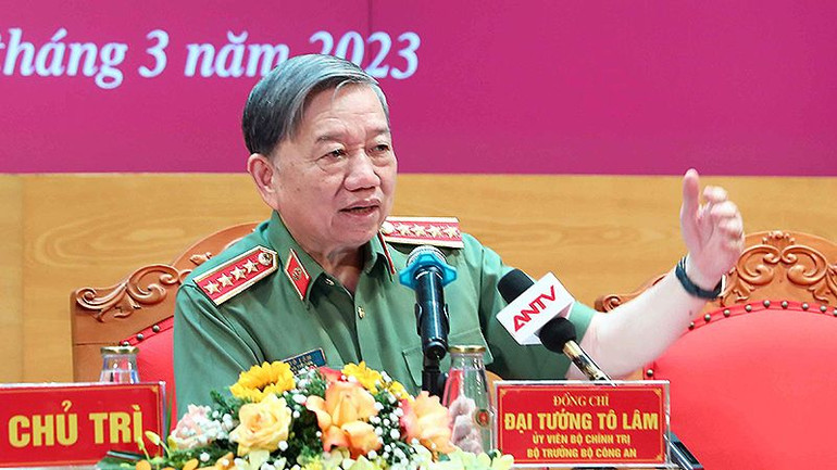 Đồng chí Tô Lâm đối thoại với đoàn viên, thanh niên công an tại chương trình.