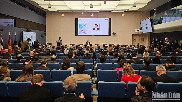 Diễn đàn là dịp để chia sẻ những cơ hội, ý tưởng tăng cường hợp tác giữa Pháp với các nước ASEAN. Ảnh: Minh Duy.