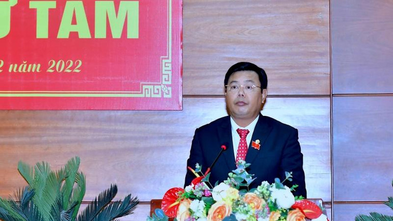 Bí thư Tỉnh ủy, Chủ tịch Hội đồng nhân dân tỉnh Cà Mau phát biểu chỉ đạo bế mạc Kỳ họp.