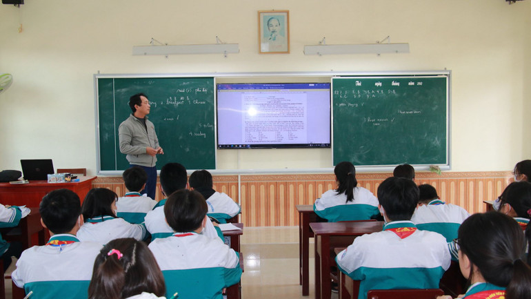 Một giờ học tại Trường trung học cơ sở xã Giao Phong, huyện Giao Thủy (Nam Định). Một giờ học tại Trường trung học cơ sở xã Giao Phong, huyện Giao Thủy (Nam Định).