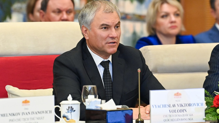 Chủ tịch Duma Quốc gia Quốc hội Liên bang Nga Vyacheslav Viktorovich Volodin phát biểu tại buổi hội đàm. Chủ tịch Duma Quốc gia Quốc hội Liên bang Nga Vyacheslav Viktorovich Volodin phát biểu tại buổi hội đàm.