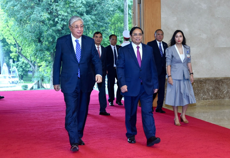Thủ tướng Phạm Minh Chính và Tổng thống Kazakhstan Kassym-Jomart Tokayev.