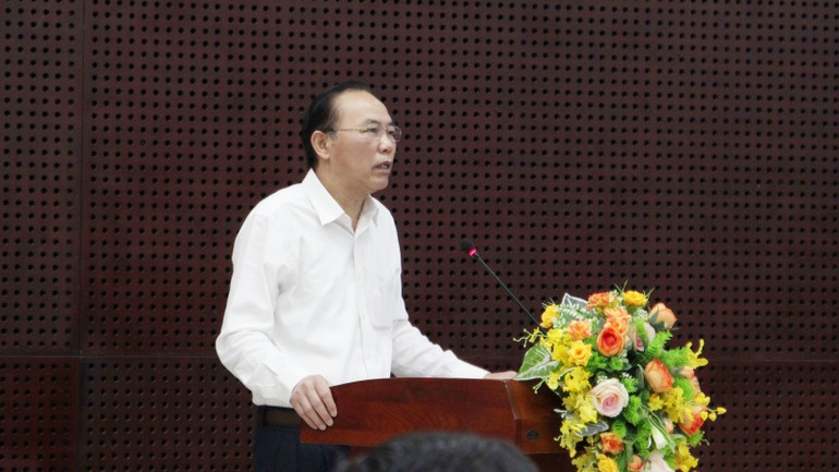 Thứ trưởng Phùng Đức Tiến phát biểu tại Hội nghị.