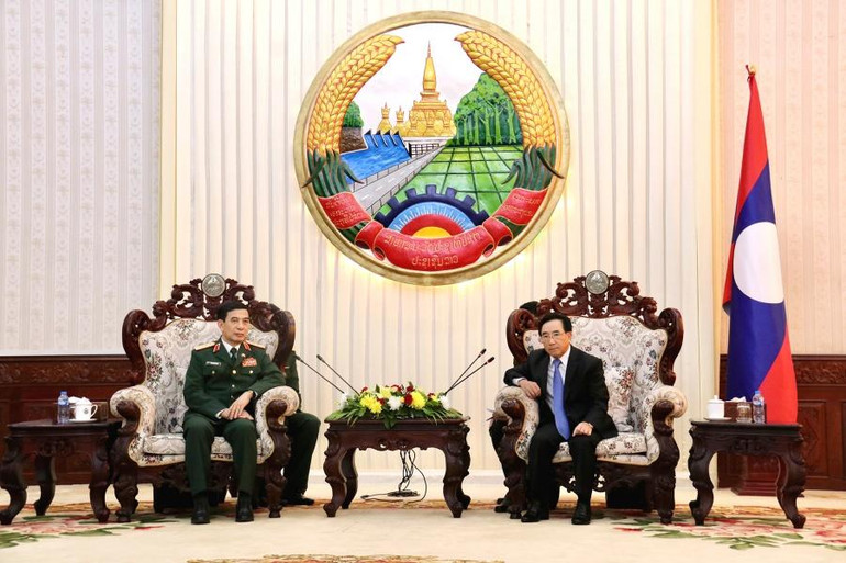 Thủ tướng Chính phủ Lào Phankham Viphavanh tiếp Đại tướng Phan Văn Giang. (Ảnh: Trịnh Dũng)