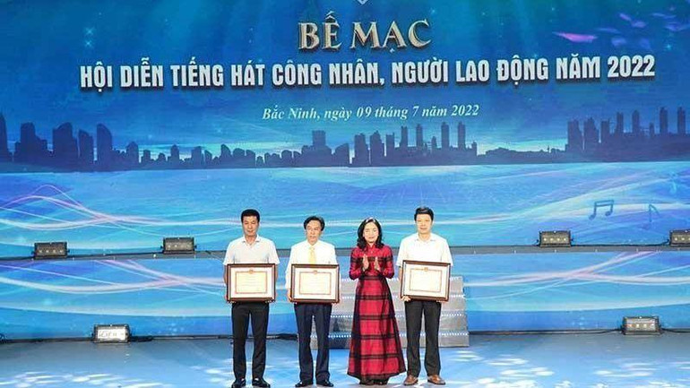 Bộ Văn hóa, Thể thao và Du lịch tặng Bằng khen cho các tập thể. Bộ Văn hóa, Thể thao và Du lịch tặng Bằng khen cho các tập thể.