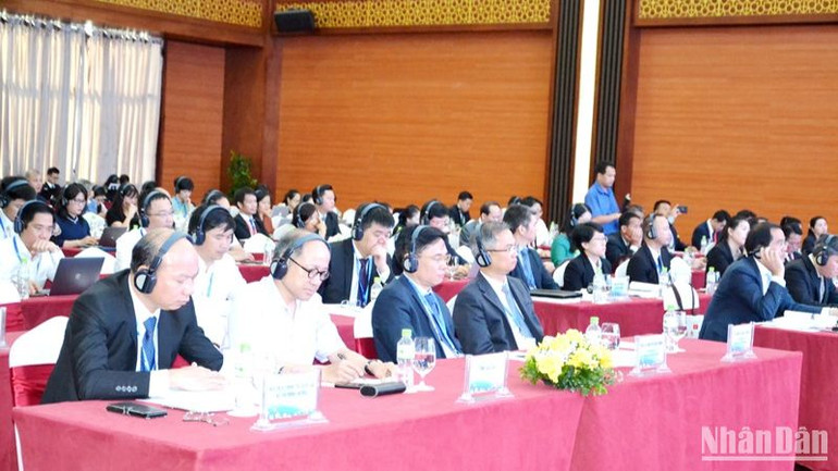 Các đại biểu và nhà khoa học tham gia Hội thảo. (Ảnh: QUỐC HỒNG)