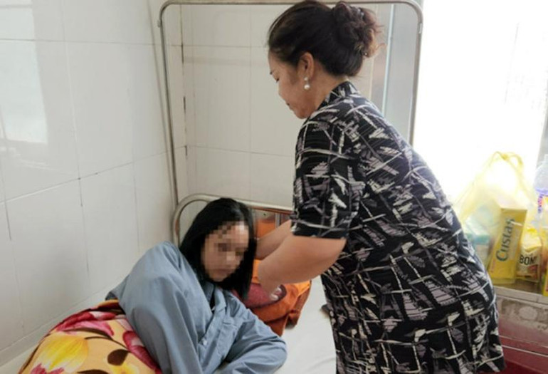 Nữ sinh lớp 7 tại huyện Đơn Dương bị đánh hội đồng tối 23/10 phải nhập viện điều trị. (Ảnh: C.T).