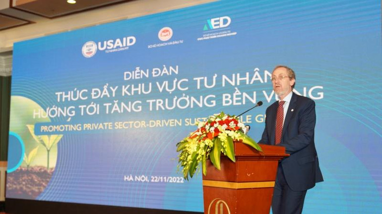 Giám đốc khu vực châu Á của USAID Michael Schiffer phát biểu tại Diễn đàn.