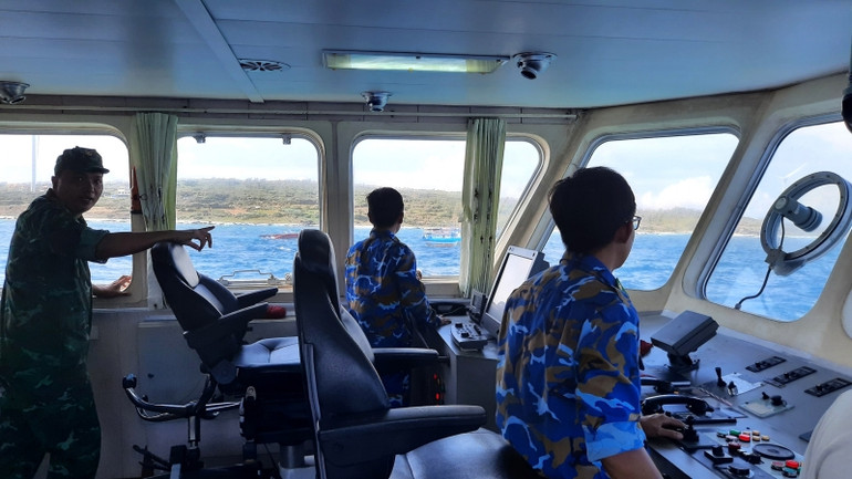 Kíp tàu tìm kiếm cứu nạn CN-09 BP 11.19.01 đã phát hiện được vị trí tàu cá bị chìm cách đảo Phú Quý khoảng 3 hải lý về phía tây nam.