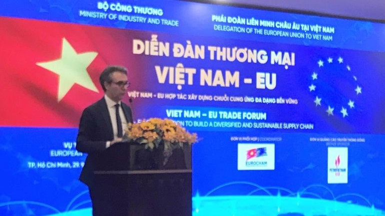 Ông Giorgio Aliberti, Đại sứ, Trưởng Phái đoàn Liên minh châu Âu tại Việt Nam, phát biểu tại Diễn đàn. Ông Giorgio Aliberti, Đại sứ, Trưởng Phái đoàn Liên minh châu Âu tại Việt Nam, phát biểu tại Diễn đàn.
