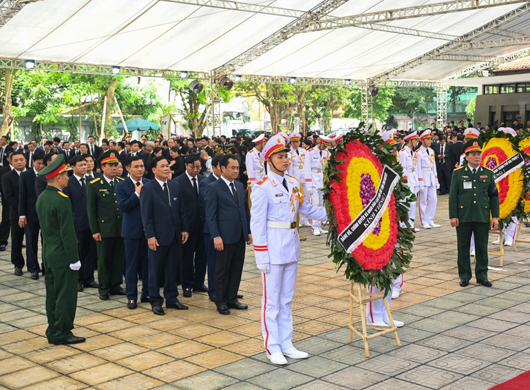Đoàn Thái Nguyên viếng Tổng Bí thư Nguyễn Phú Trọng.