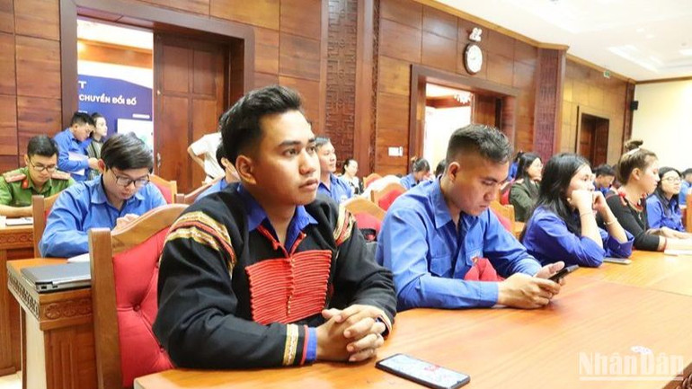 Các đoàn viên, thanh niên dự buổi đối thoại với lãnh đạo Ủy ban nhân dân tỉnh Đắk Lắk.