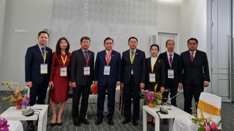 Đoàn Việt Nam chào xã giao Chủ tịch Quốc hội Lào Saysomphone Phomvihane.