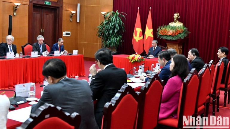 Quang cảnh buổi tiếp. Quang cảnh buổi tiếp.