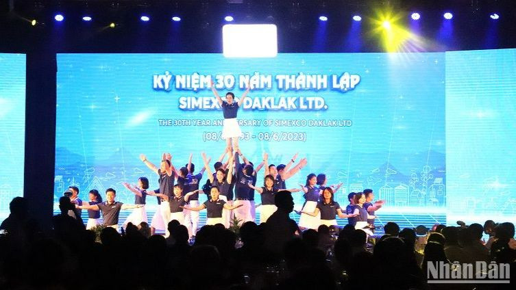 Văn nghệ chào mừng 30 năm ngày thành lập Simexco Dak Lak.