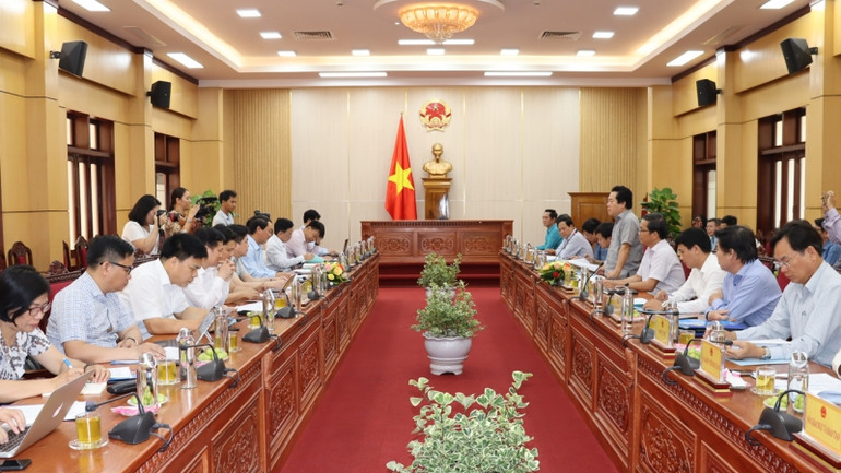 Quang cảnh buổi làm việc.