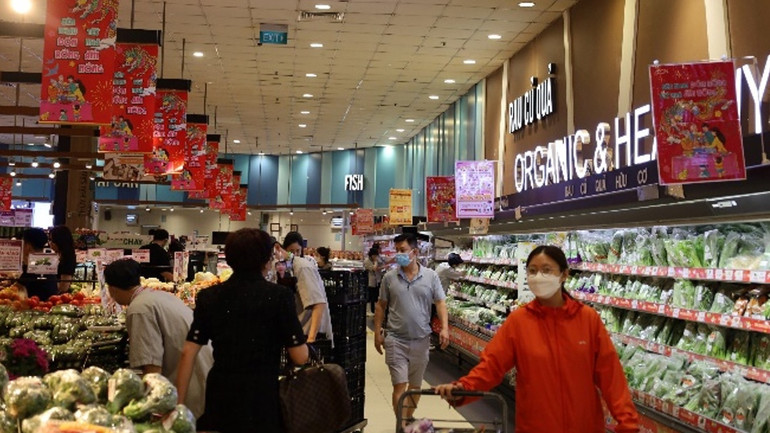 Bên cạnh các mặt hàng Tết, AEON Việt Nam cũng bảo đảm nguồn cung các mặt hàng thiết yếu. Bên cạnh các mặt hàng Tết, AEON Việt Nam cũng bảo đảm nguồn cung các mặt hàng thiết yếu.