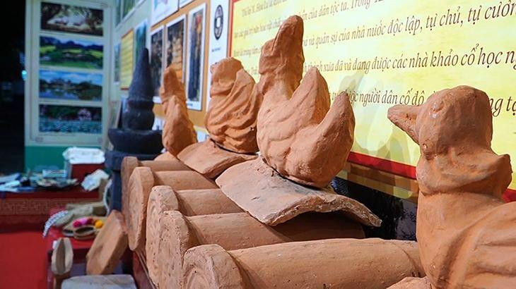 Giới thiệu gốm Bàu Trúc Ninh Thuận tại triển lãm. Giới thiệu gốm Bàu Trúc Ninh Thuận tại triển lãm.