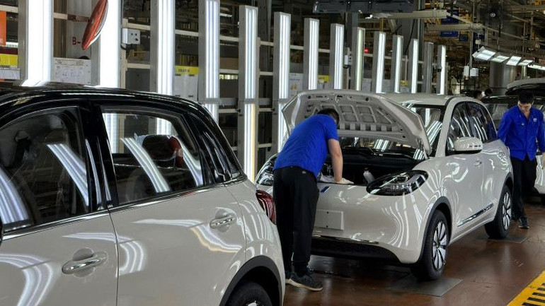 Với những chính sách đột phá, Trung Quốc hiện là quốc gia dẫn đầu thị trường xe điện toàn cầu, chiếm 44% tổng lượng xe điện thế giới.