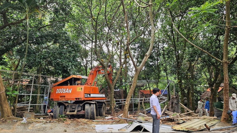 5 trường hợp xây dựng trái phép tại bán đảo Sơn Trà bị cưỡng chế.