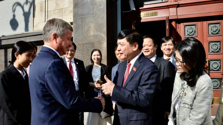 Tổng Thư ký Quốc hội, Chủ nhiệm Văn phòng Quốc hội Bùi Văn Cường và Chánh Văn phòng Duma Quốc gia, Quốc hội Liên bang Nga Diveikin.