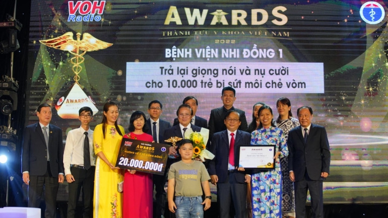 Bệnh viện Nhi đồng 1 với chương trình trả lại giọng nói và nụ cười cho 10.000 trẻ sứt môi chẻ vòm được vinh danh thành tựu y khoa năm 2022.